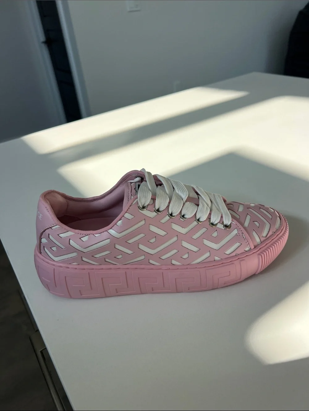 Versace greca labyrinth low top pink and white leather lace up platform sneakers